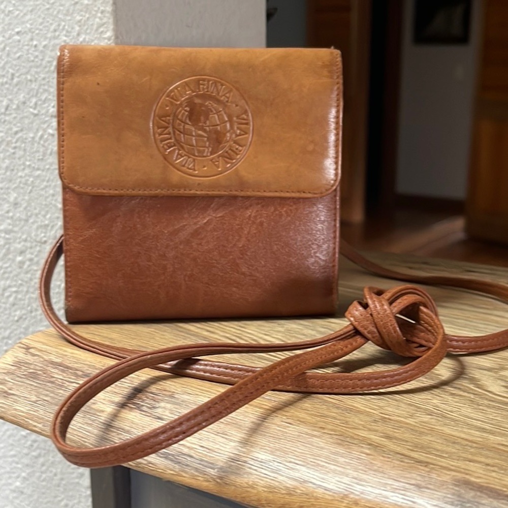 Via Fina Leather Vintage Wallet Crossbody